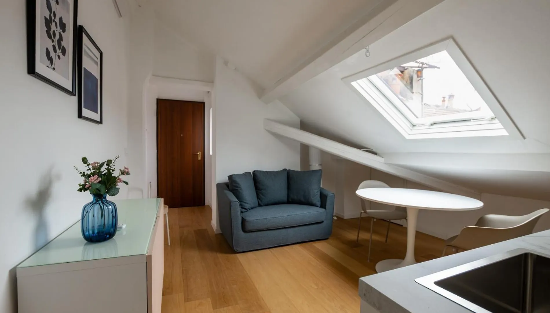 Via Crespi Attic Apartment Milan